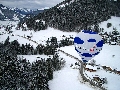 冬のスイスを飛ぶ